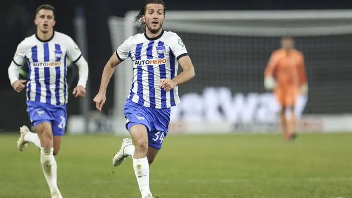 Wiesbaden với Hertha Berlin